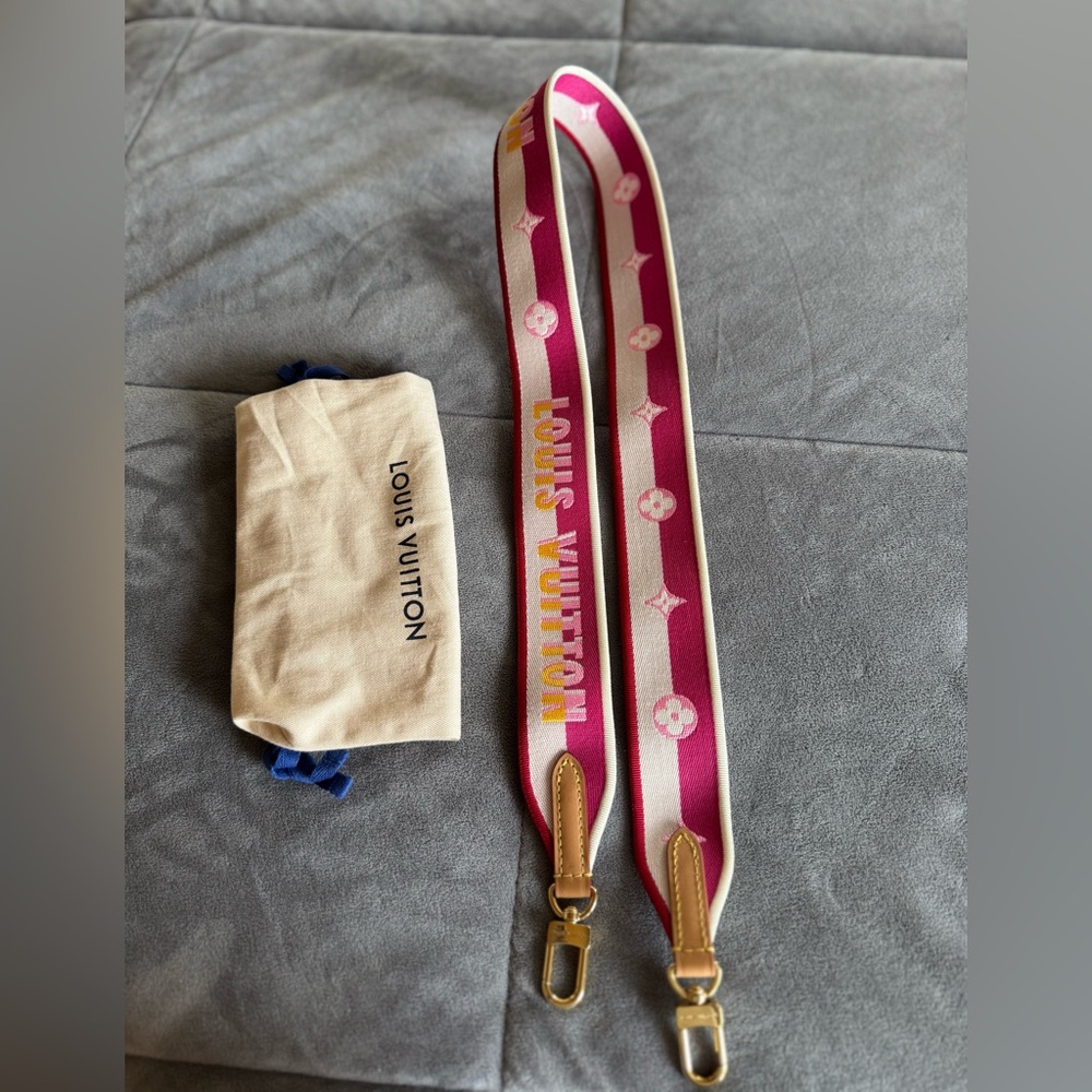 🔥24hrs only🔥Louis Vuitton Logo Shoulder Strap Jacquard Wide Neutral, Pink - Picture 3 of 16